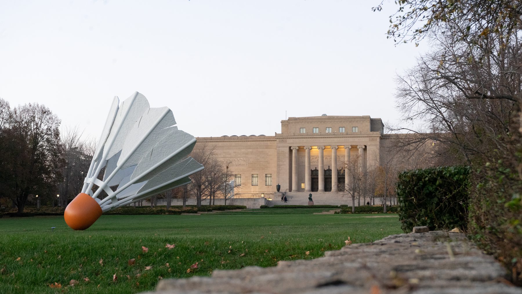 Shuttlecock sculpture on the Nelson-Atkins lawn